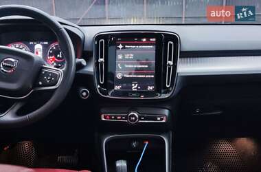 Позашляховик / Кросовер Volvo XC40 2019 в Києві