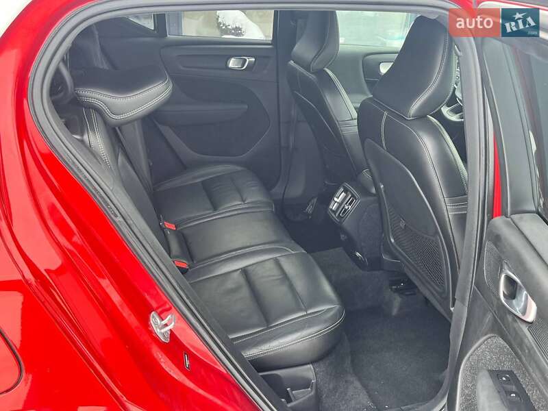 Внедорожник / Кроссовер Volvo XC40 2019 в Луцке