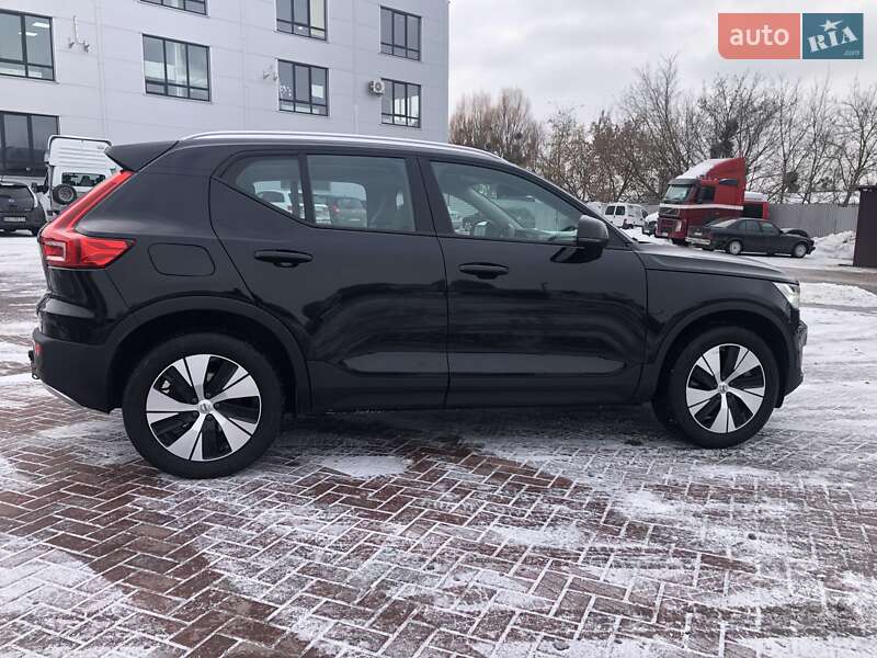 Внедорожник / Кроссовер Volvo XC40 2020 в Ровно