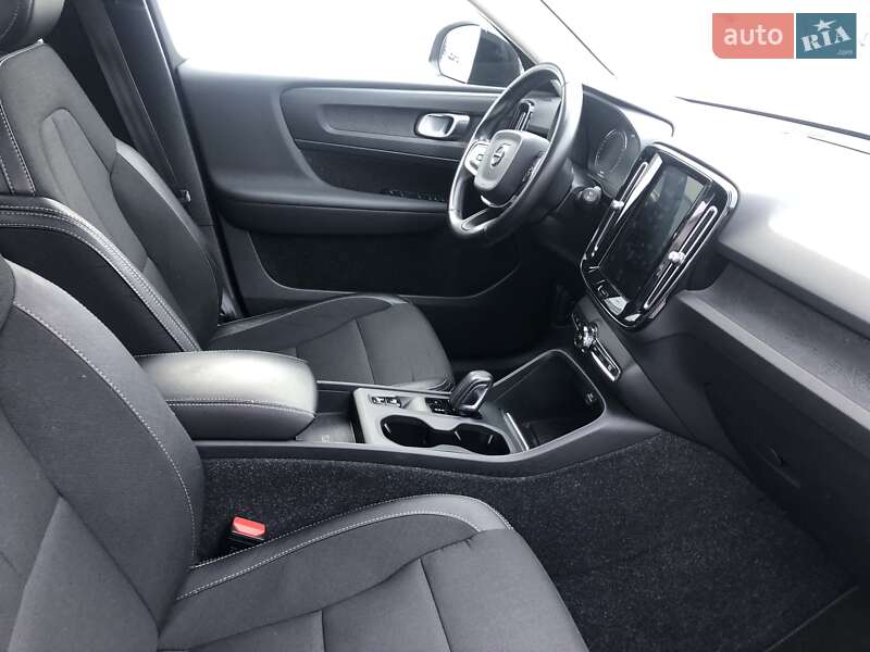 Внедорожник / Кроссовер Volvo XC40 2020 в Ровно