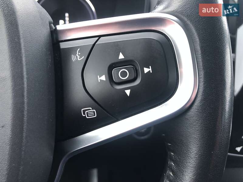 Внедорожник / Кроссовер Volvo XC40 2020 в Ровно