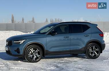 Внедорожник / Кроссовер Volvo XC40 2022 в Киеве