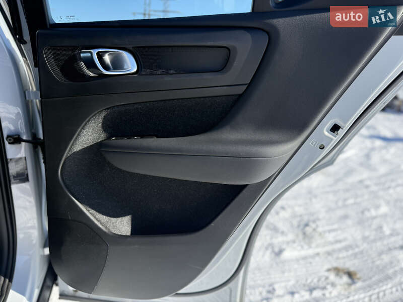 Позашляховик / Кросовер Volvo XC40 2021 в Бучі