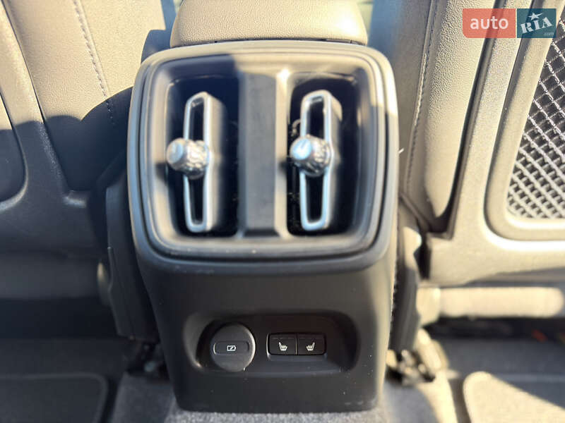 Позашляховик / Кросовер Volvo XC40 2021 в Бучі