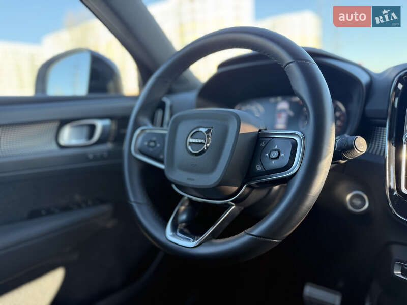 Позашляховик / Кросовер Volvo XC40 2021 в Бучі