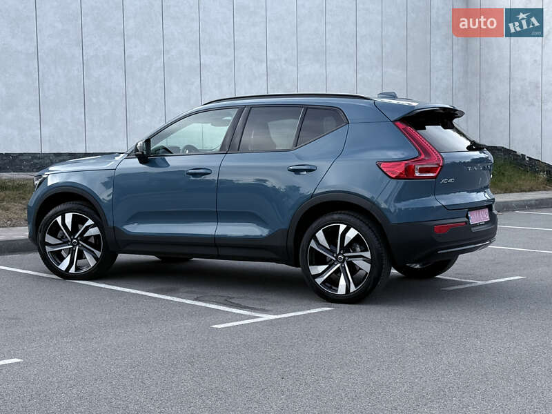 Внедорожник / Кроссовер Volvo XC40 2024 в Киеве