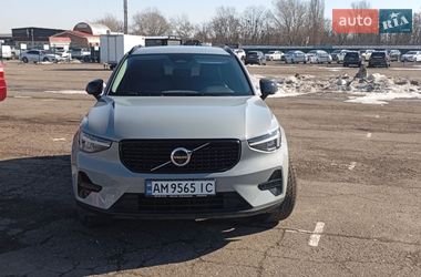 Внедорожник / Кроссовер Volvo XC40 2025 в Киеве