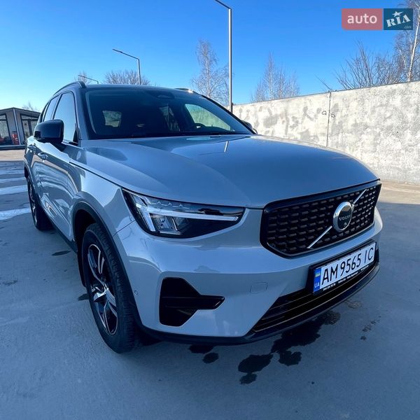 Volvo XC40 2025