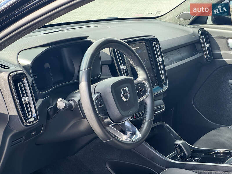 Внедорожник / Кроссовер Volvo XC40 2023 в Ровно