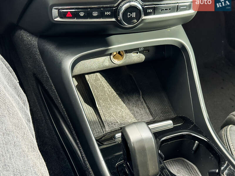 Внедорожник / Кроссовер Volvo XC40 2023 в Ровно