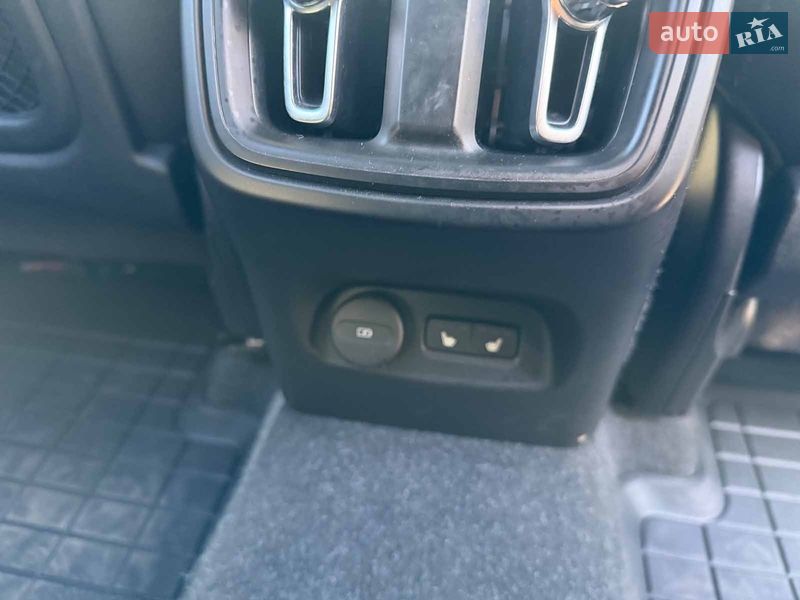 Позашляховик / Кросовер Volvo XC40 2022 в Києві фото 28 Позашляховик / Кросовер Volvo XC40 2022 в Києві