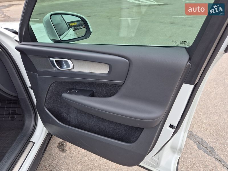 Позашляховик / Кросовер Volvo XC40 2020 в Києві