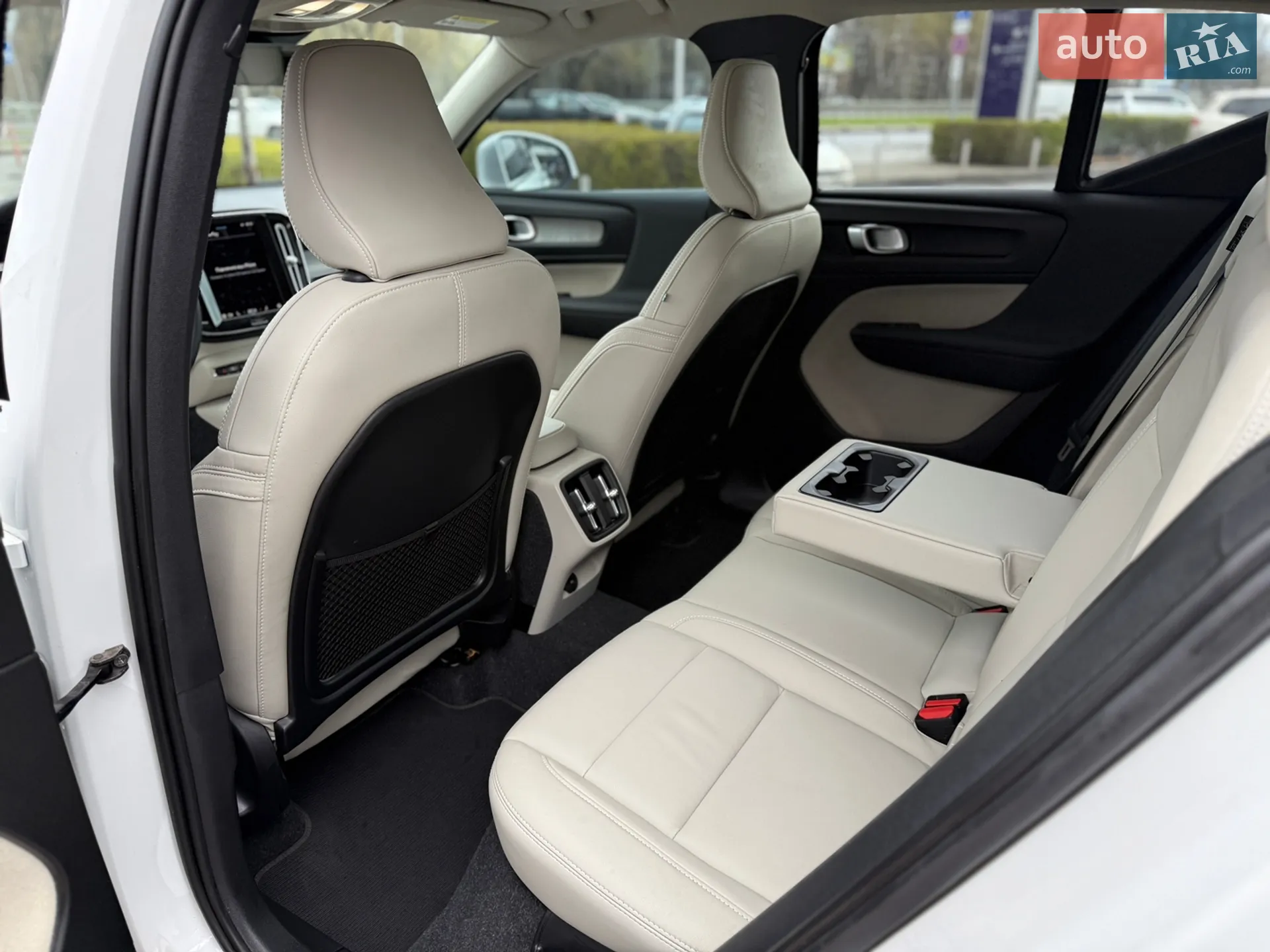 2024 Volvo XC40 - мініатюра 17