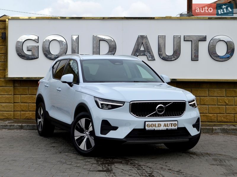 Volvo XC40 2025