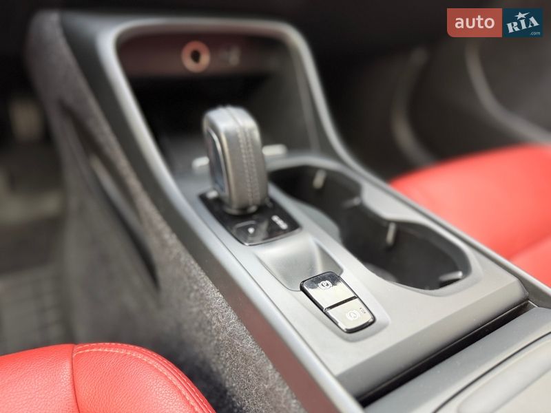 Позашляховик / Кросовер Volvo XC40 2020 в Києві