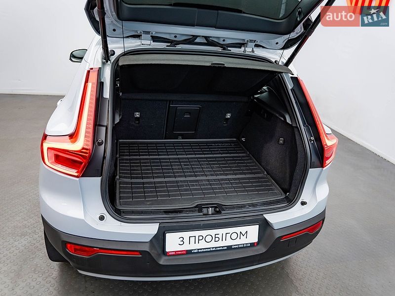 Внедорожник / Кроссовер Volvo XC40 2021 в Киеве