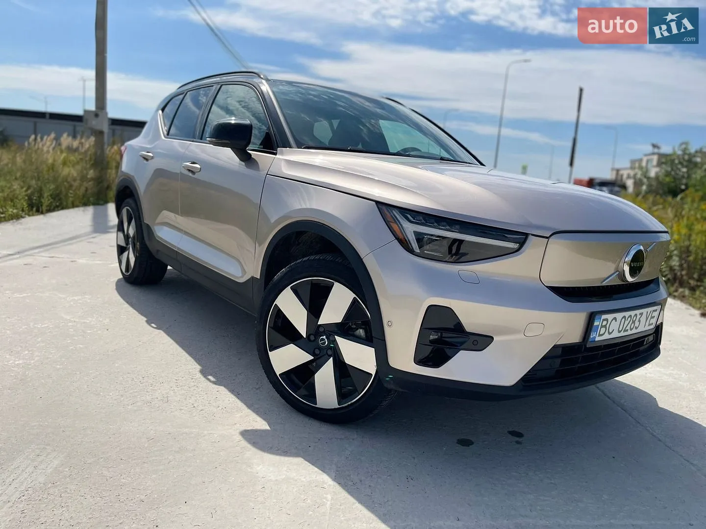 2022 Volvo XC40 - фото 1