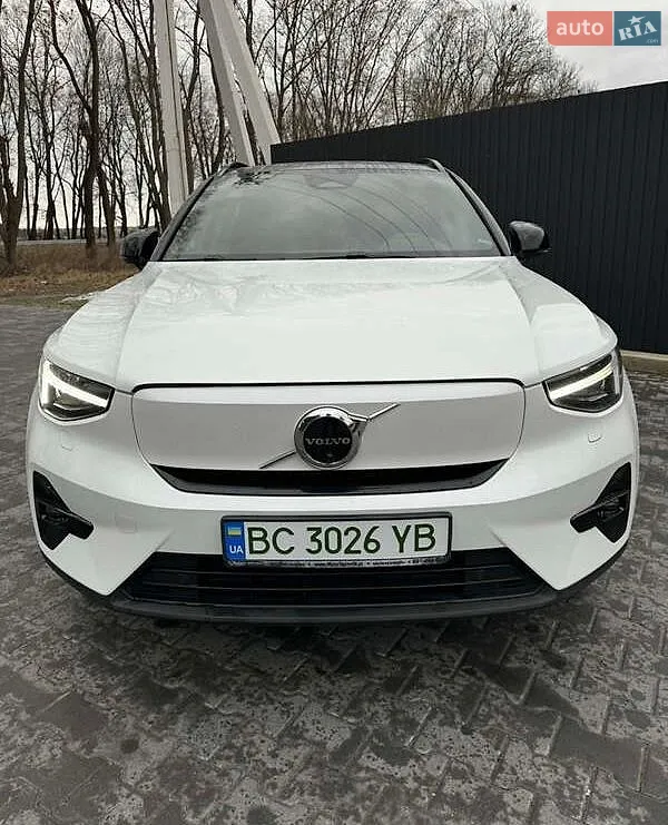2023 Volvo XC40 - фото 1