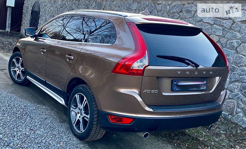 Позашляховик / Кросовер Volvo XC60 2012 в 
