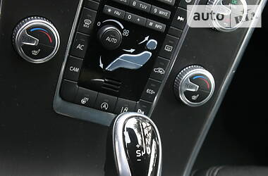 Внедорожник / Кроссовер Volvo XC60 2015 в 