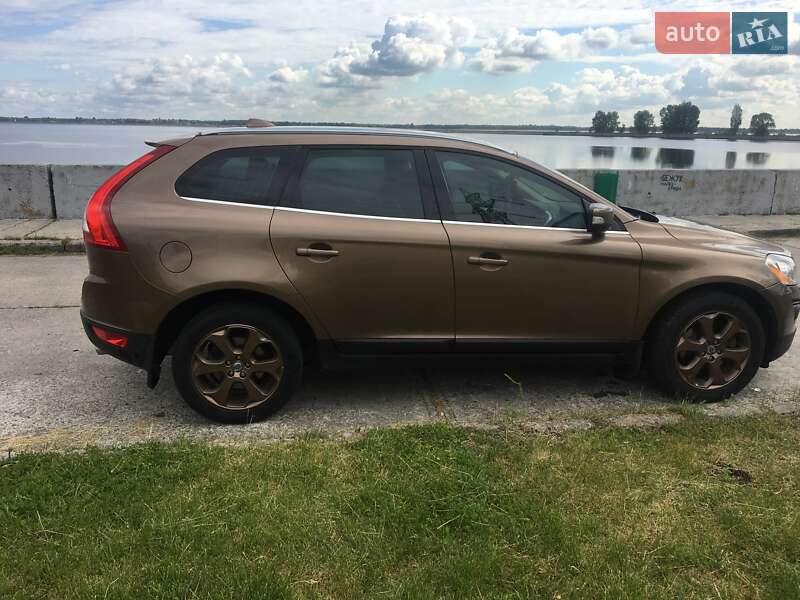 Позашляховик / Кросовер Volvo XC60 2008 в 