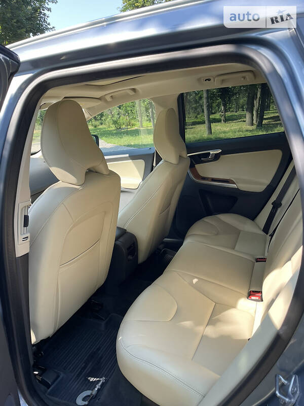 Внедорожник / Кроссовер Volvo XC60 2016 в Кропивницком