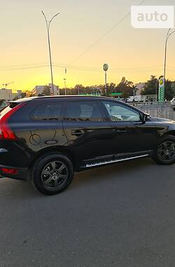 Внедорожник / Кроссовер Volvo XC60 2009 в Киеве