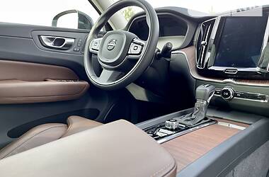 Внедорожник / Кроссовер Volvo XC60 2019 в 