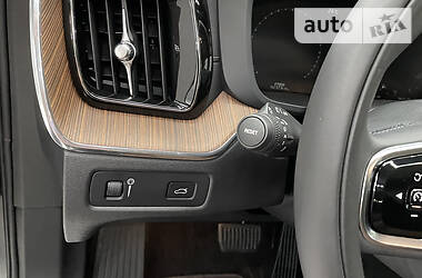 Внедорожник / Кроссовер Volvo XC60 2019 в 
