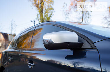 Внедорожник / Кроссовер Volvo XC60 2013 в 