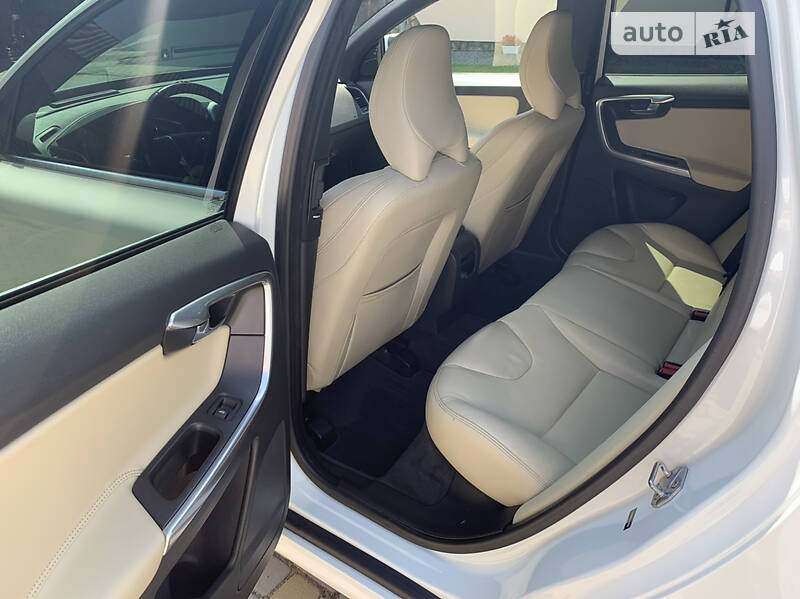 Позашляховик / Кросовер Volvo XC60 2015 в Львові