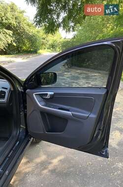 Позашляховик / Кросовер Volvo XC60 2015 в 