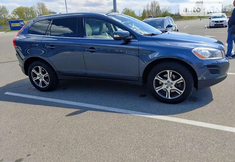 Внедорожник / Кроссовер Volvo XC60 2011 в 