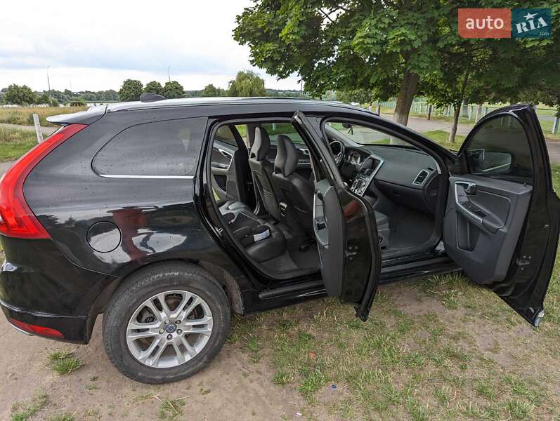 Внедорожник / Кроссовер Volvo XC60 2015 в Нетешине