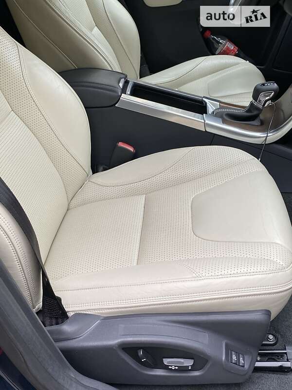 Внедорожник / Кроссовер Volvo XC60 2014 в Киеве