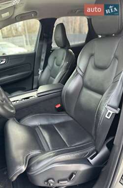 Позашляховик / Кросовер Volvo XC60 2019 в 