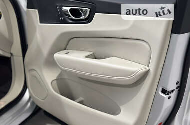 Внедорожник / Кроссовер Volvo XC60 2017 в 