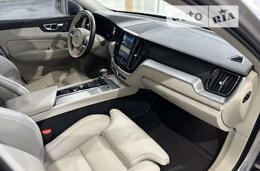 Внедорожник / Кроссовер Volvo XC60 2017 в 