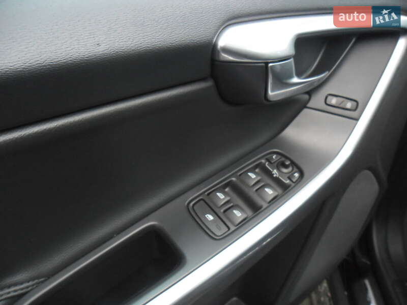 Внедорожник / Кроссовер Volvo XC60 2017 в Львове