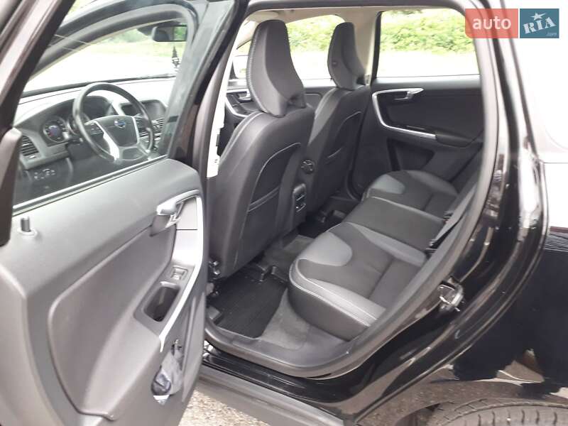 Внедорожник / Кроссовер Volvo XC60 2012 в Черновцах