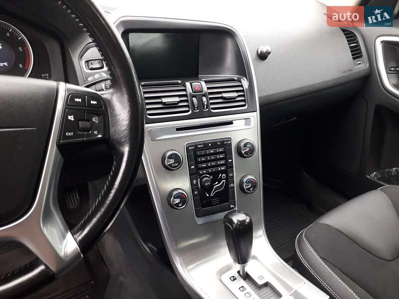 Внедорожник / Кроссовер Volvo XC60 2012 в Черновцах
