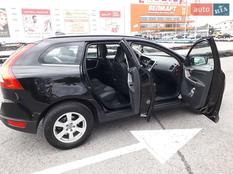 Внедорожник / Кроссовер Volvo XC60 2012 в Черновцах