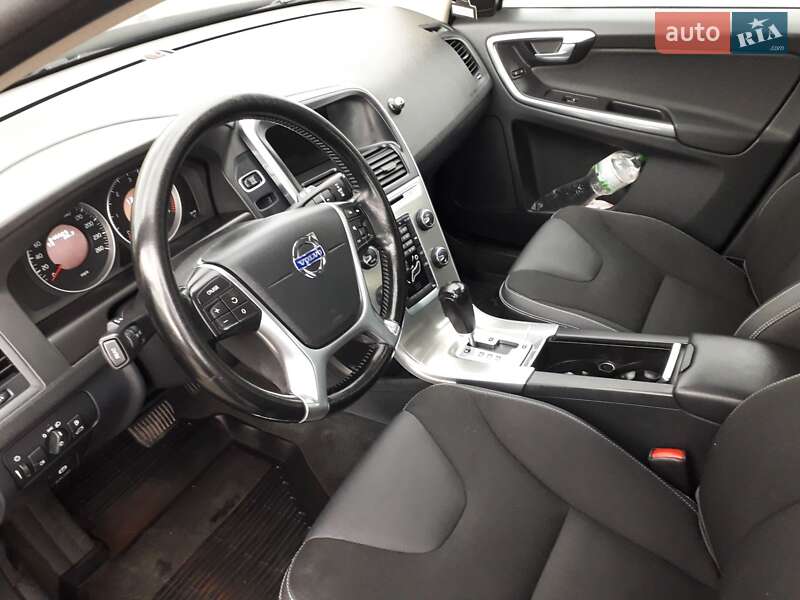 Внедорожник / Кроссовер Volvo XC60 2012 в Черновцах