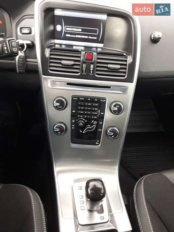 Внедорожник / Кроссовер Volvo XC60 2012 в Черновцах