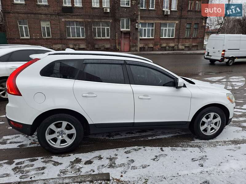 Внедорожник / Кроссовер Volvo XC60 2011 в Первомайске