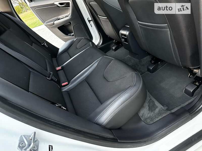 Внедорожник / Кроссовер Volvo XC60 2016 в Ровно