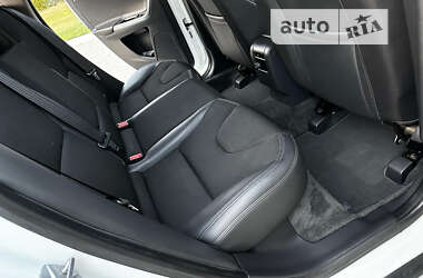 Внедорожник / Кроссовер Volvo XC60 2016 в 