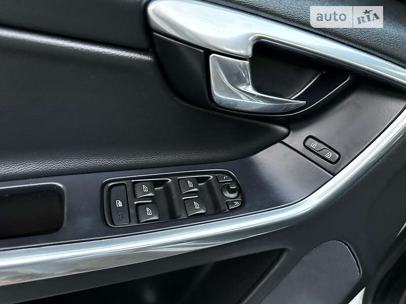 Внедорожник / Кроссовер Volvo XC60 2016 в Ровно