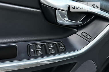 Внедорожник / Кроссовер Volvo XC60 2016 в 