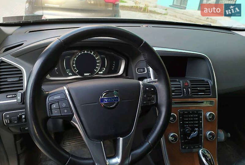 Внедорожник / Кроссовер Volvo XC60 2016 в Киеве